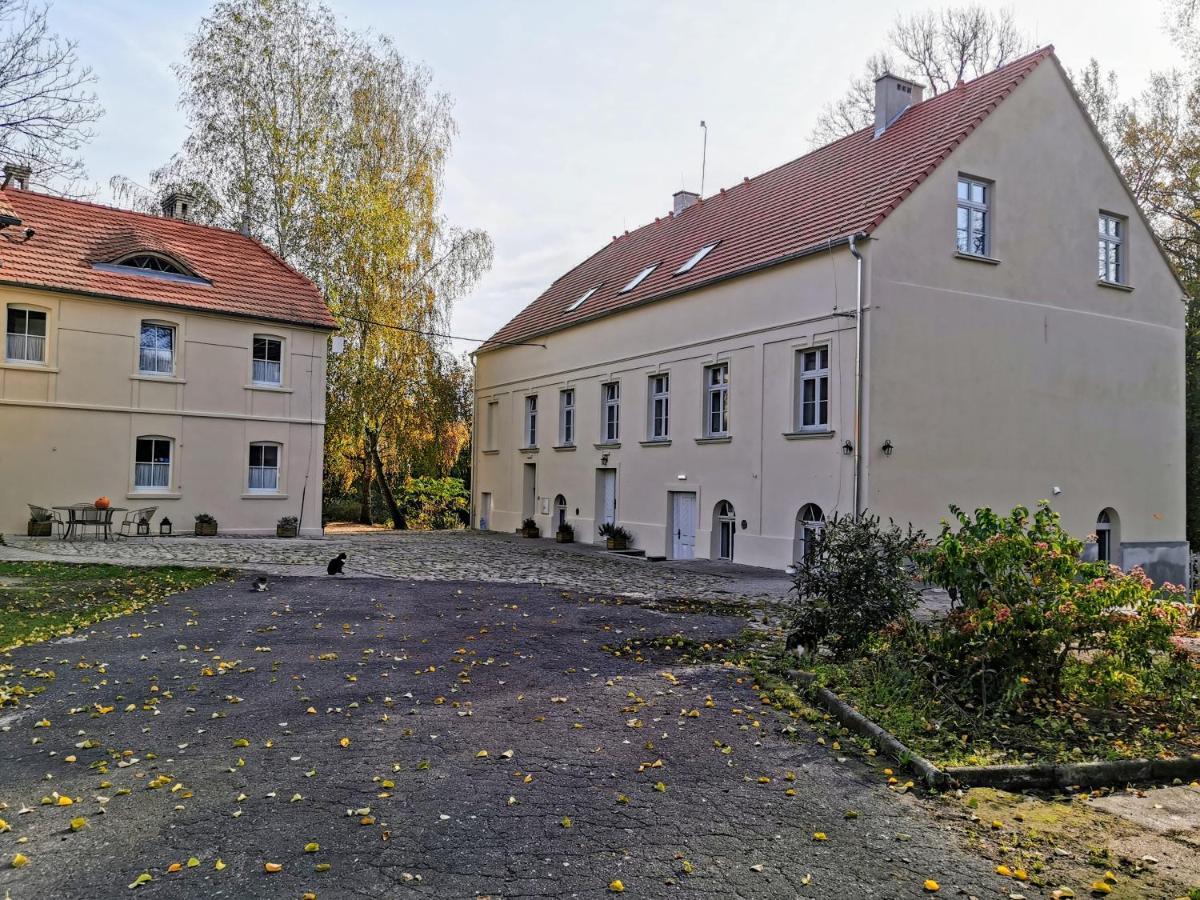 Palac I Folwark Brzeznica Brzeznica  Экстерьер фото