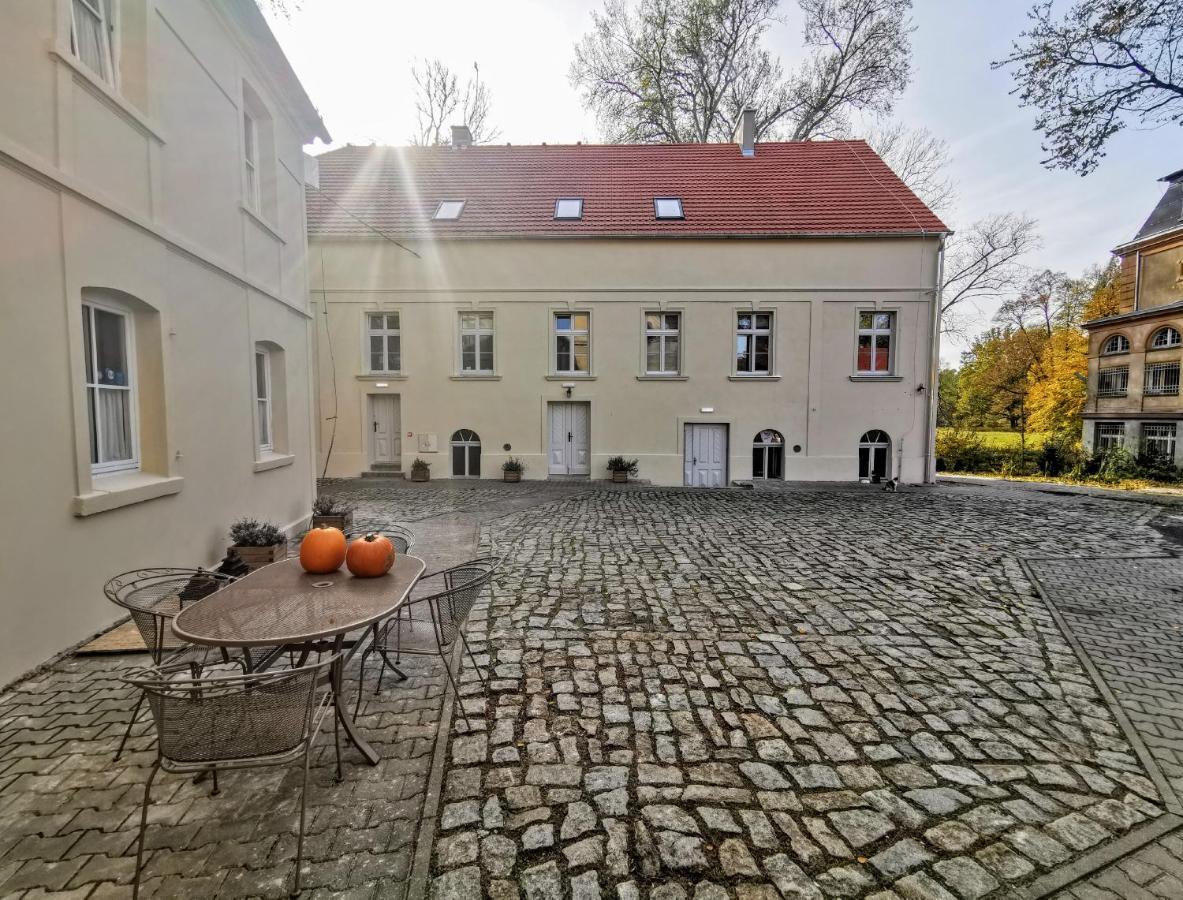 Palac I Folwark Brzeznica Brzeznica  Экстерьер фото