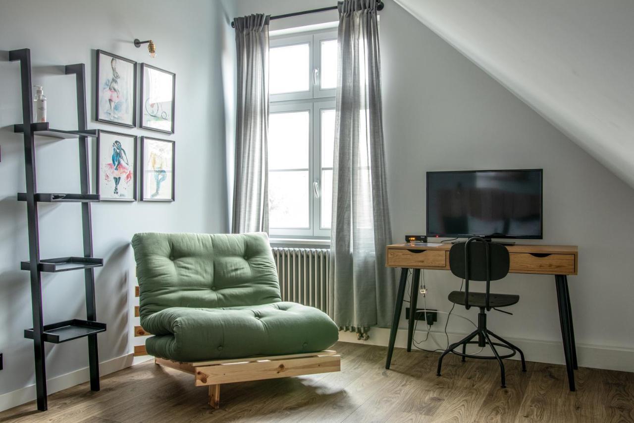 Palac I Folwark Brzeznica Brzeznica  Экстерьер фото